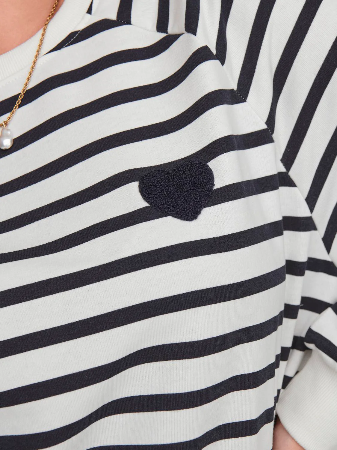 CARJUDY L/S STRIPE HEART SWEATSHIRT - Image 9
