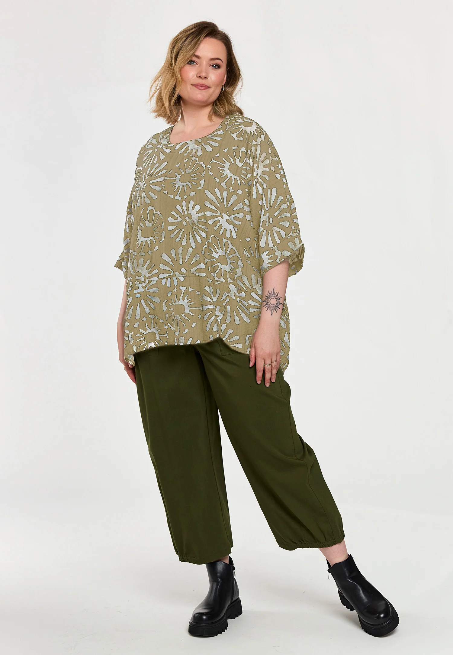 GoElissa - Beige Oversize Bluse