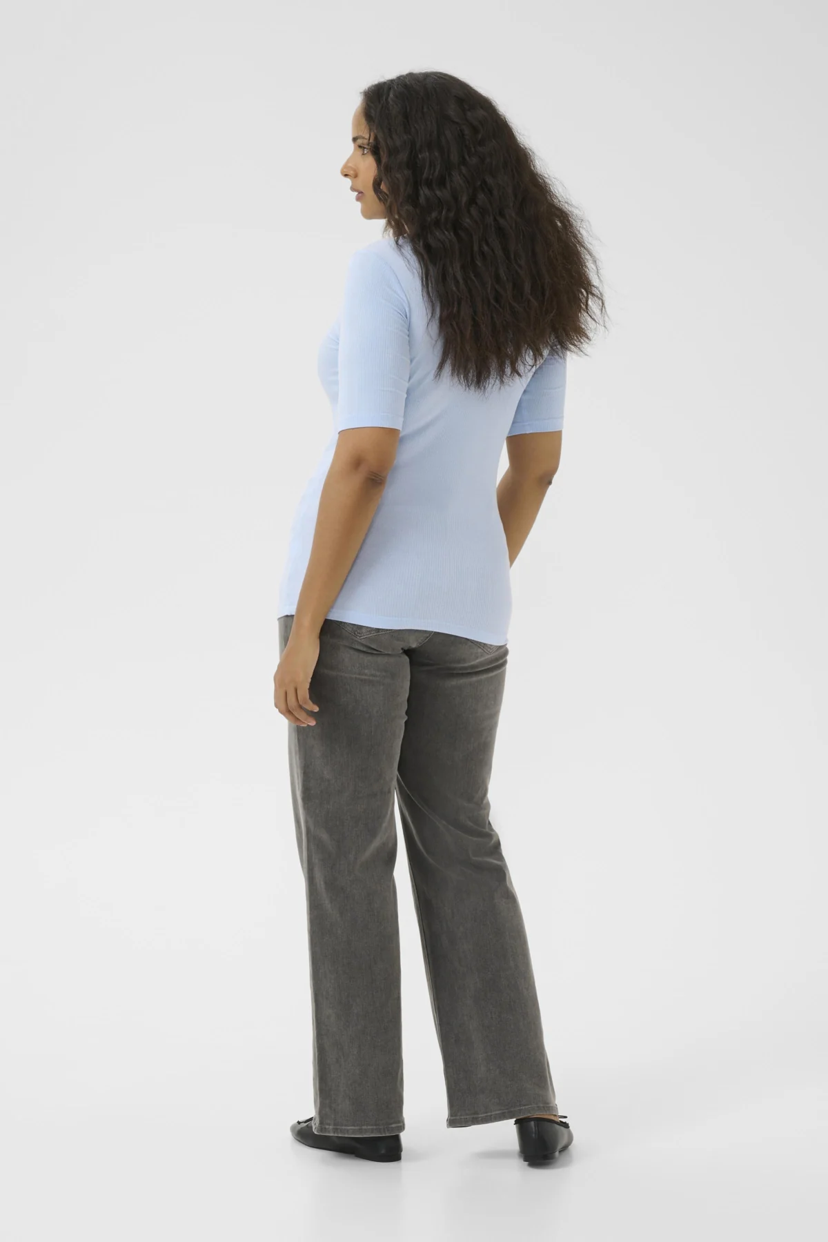 KComia - T-shirt med V-hals - Image 4