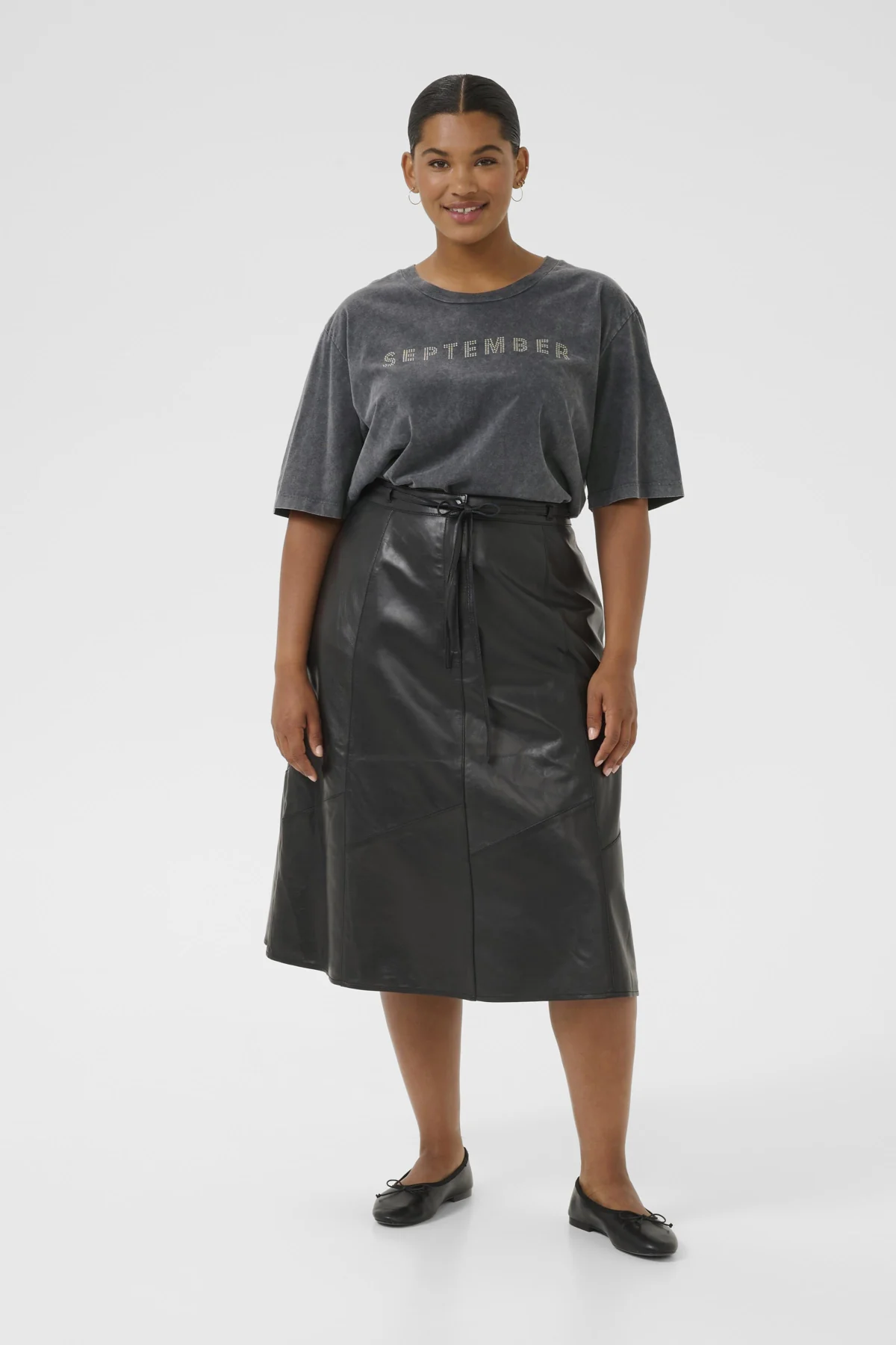 KCserina - T-Shirt med Nitter - Image 3