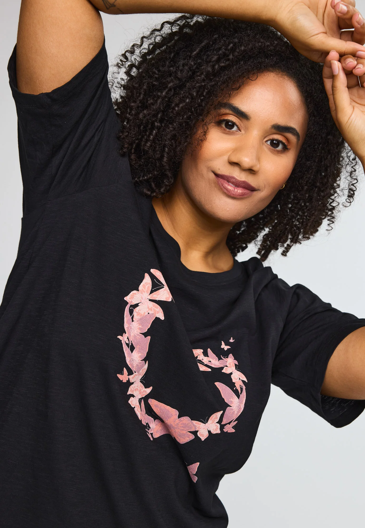 StBella - T-Shirt med Print - Image 15