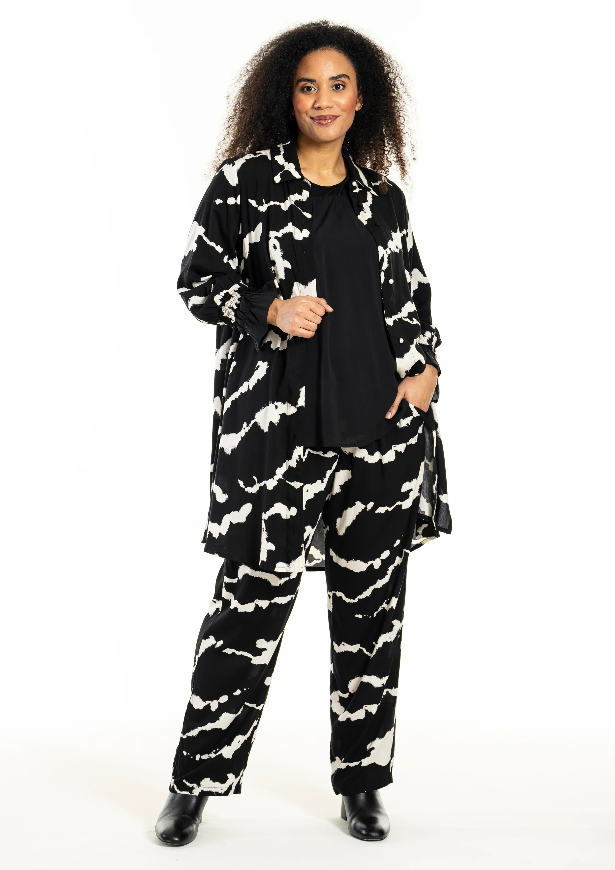 StHolga Trousers - Image 5