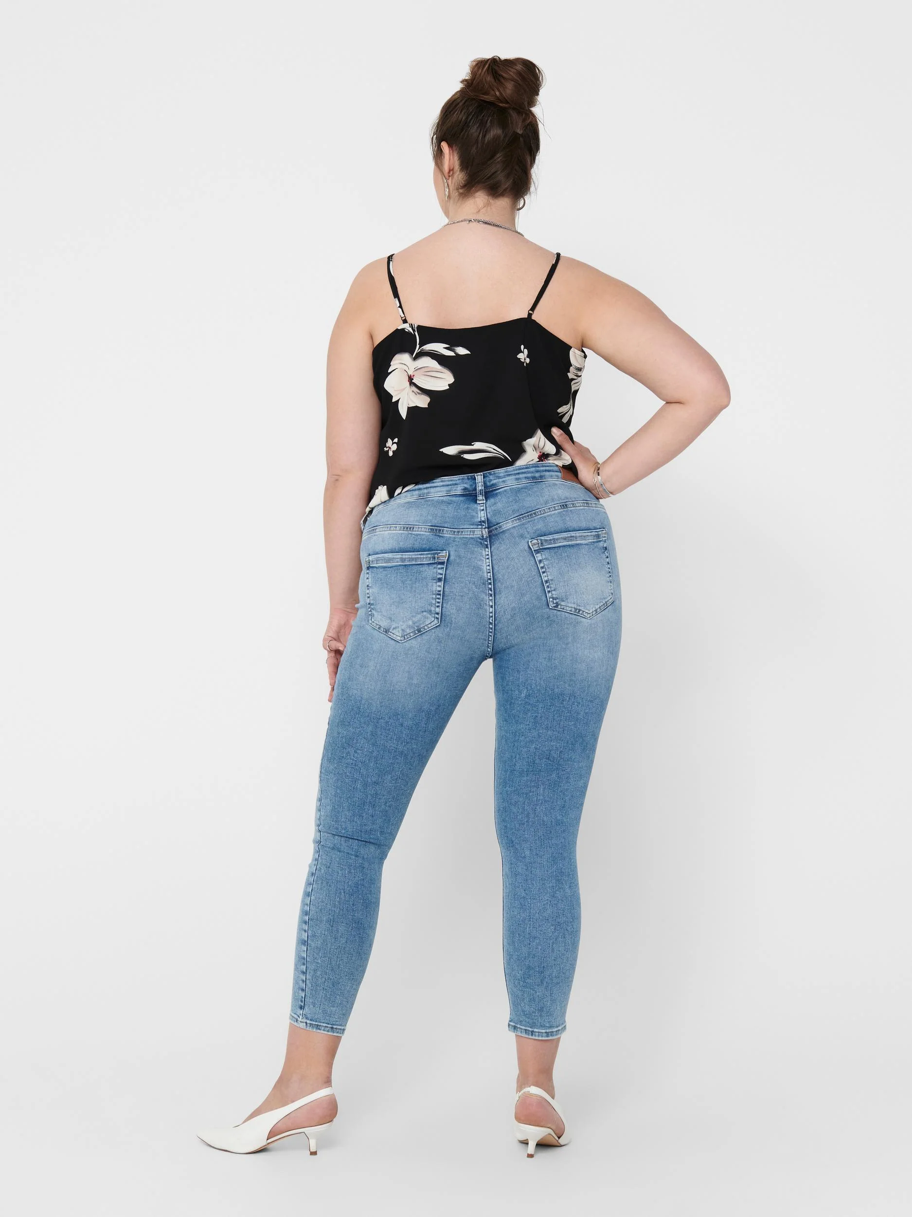 Smarte ankeljeans fra Carmakoma - Image 4