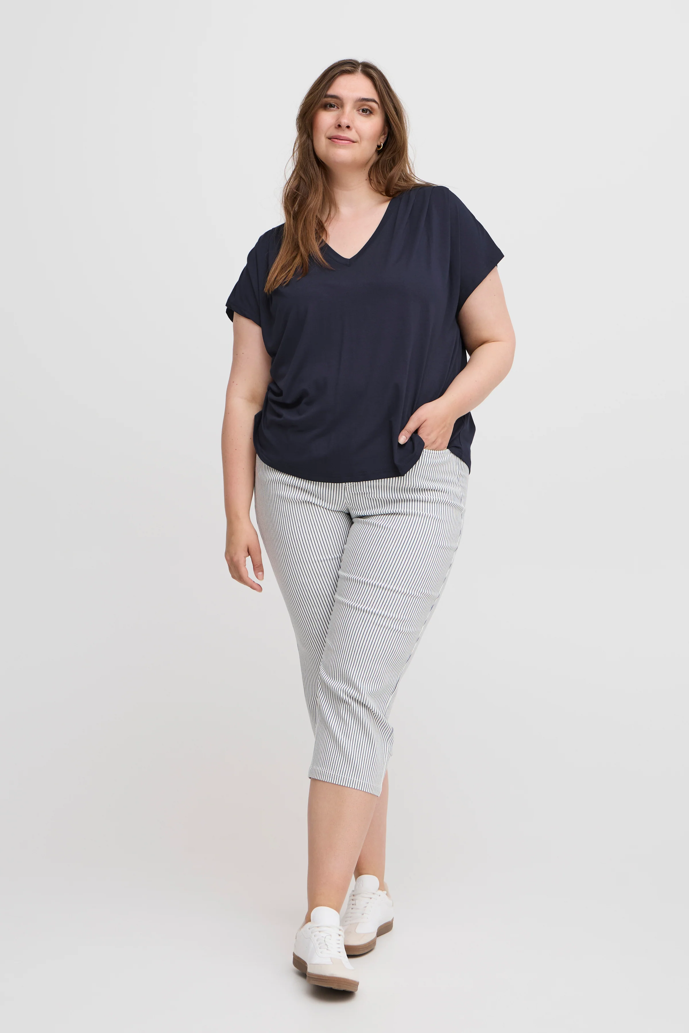 SWDOTTIE T-shirt - T-shirt med V-hals - Image 5