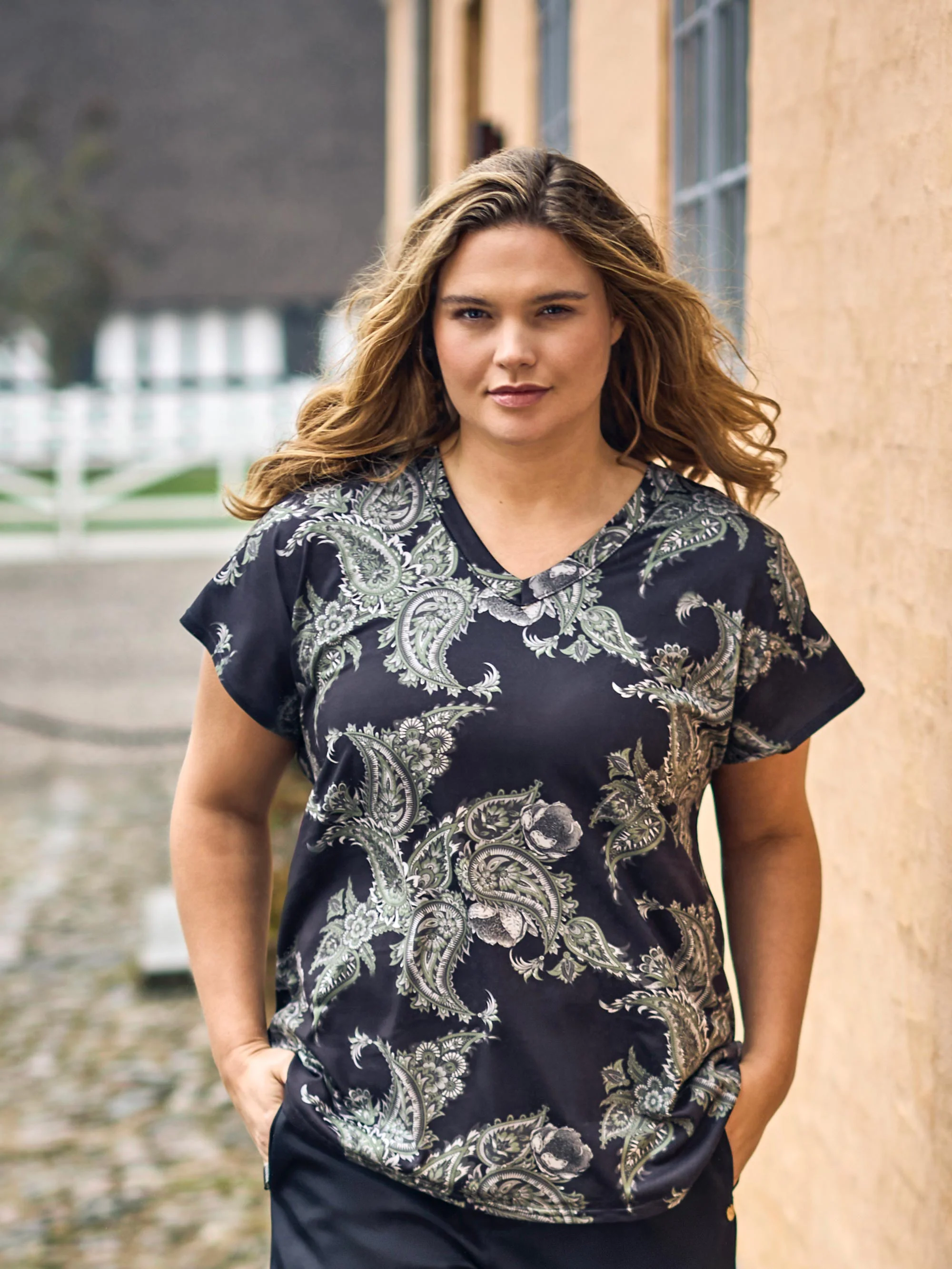 ZoVEDA - Bluse med V-hals