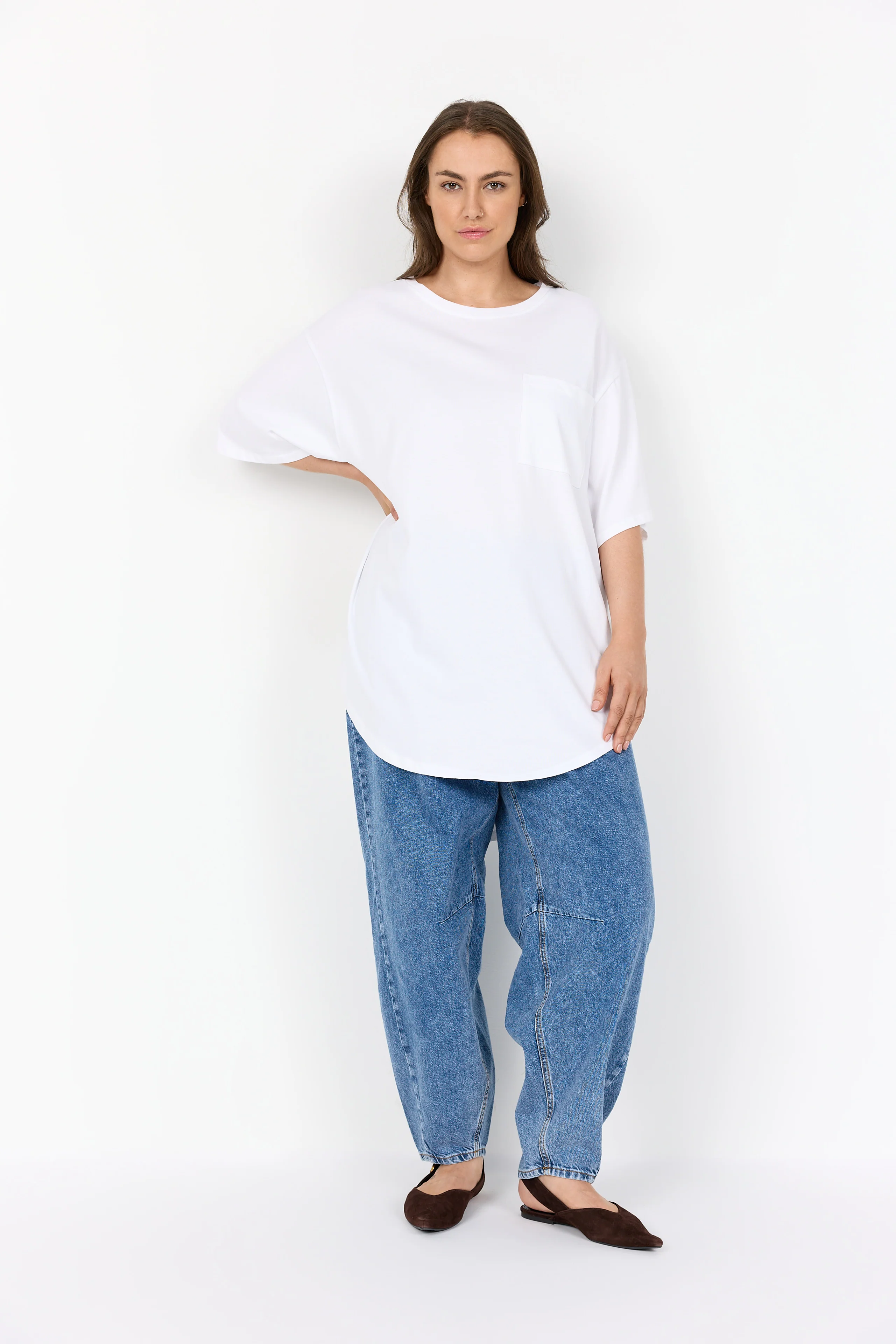 WaVERONA 9 - Lang Oversize T-shirt - Image 2